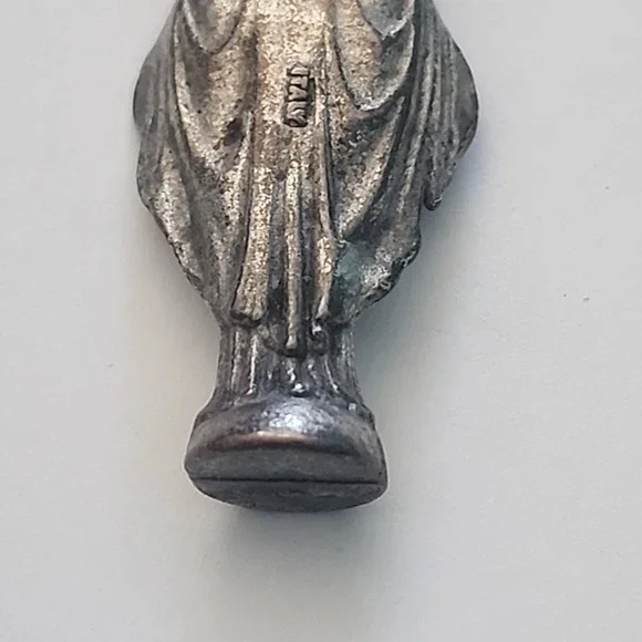 Vintage miniature statue depicting the Virgin Mary 1330 Pocket Statue - Picture 6 of 6